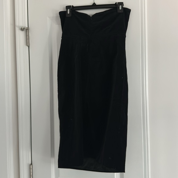 Black strapless velvet dress - Picture 3 of 3